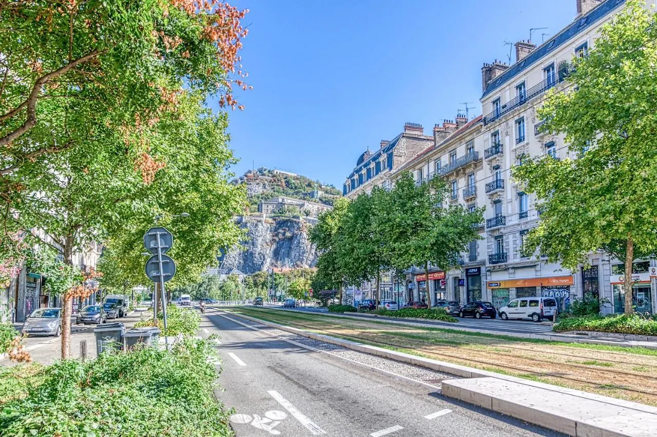 Le Petit Parfait Confort Gare Hamac Netflix Grenoble